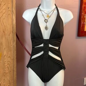 Gottex super flattering swim suit size 6